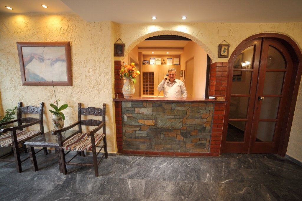 Erato Hotel Goúrnes Buitenkant foto